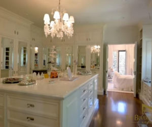 Słynna posiadłość Ozzy'ego Osbourne'a trafiła na sprzedaż! Gwiazdorski luksus za KOLOSALNĄ sumę!