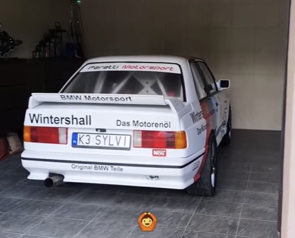 Sylwia Peretti zbudowała sobie do driftu BMW E30 