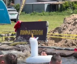 Błażej Stencel płynął w dmuchanym... jednorożcu. Wiozłem kwiatki dla mojego księcia