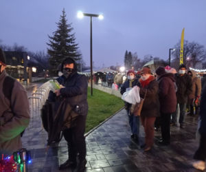 Kolejki po świątecznego karpia w Krakowie