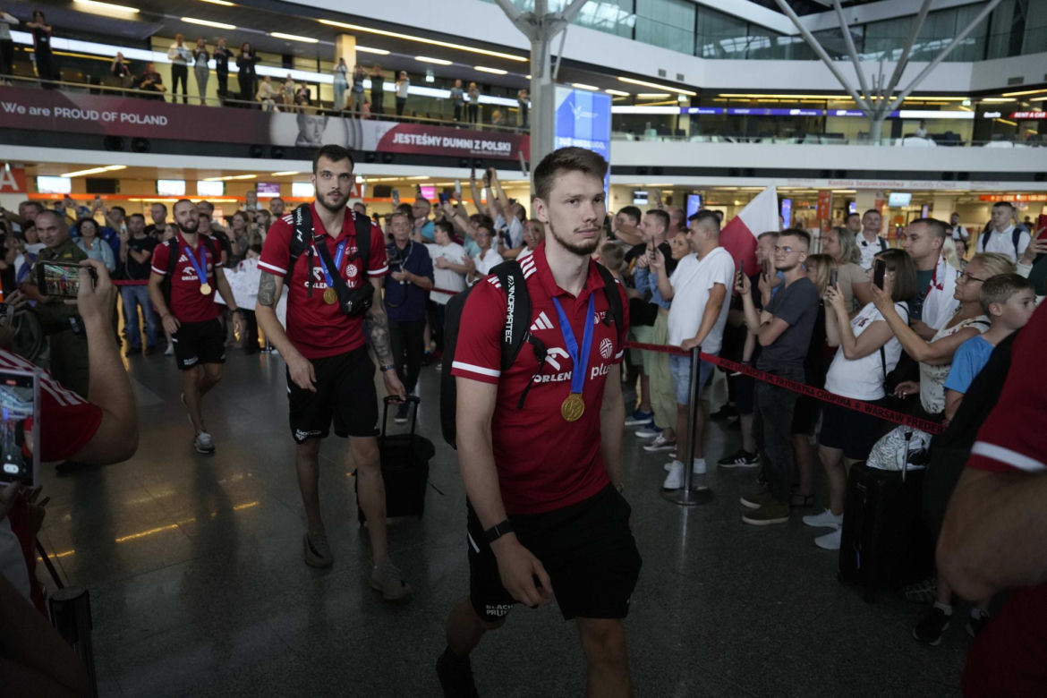 Siatkarze witani na lotnisku po zdobyciu mistrzostwa Europy