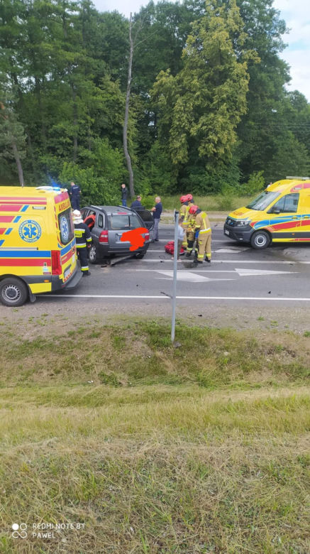 Trzy auta zmiażdżone na trasie Ostrów Mazowiecka – Różan. DK60 zablokowana! [ZDJĘCIA] 