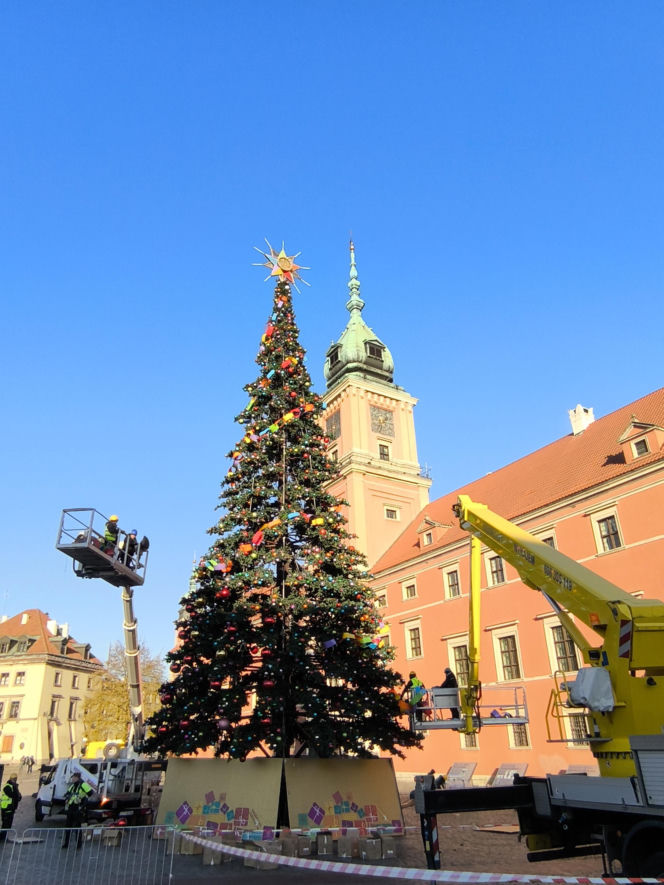 Dziwny obiekt w centrum Warszawy. Co tu powstaje? Stolica już stroi się na Boże Narodzenie!