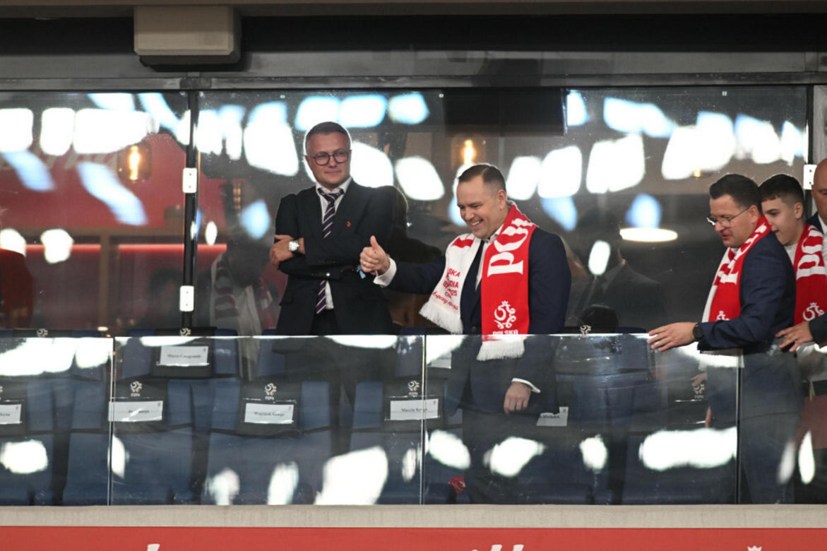Karol Nawrocki na meczu Polska - Finlandia