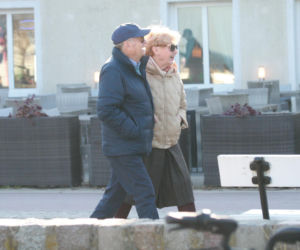 Stefan Friedmann z żoną na spacerze