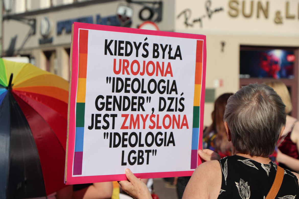 Za nami demonstracja wspierająca osoby LGBT w Toruniu. Konkretne hasła!