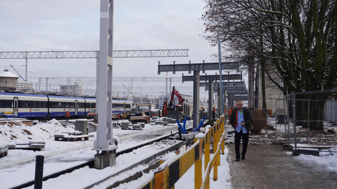 Dworzec Główny w Olsztynie rośnie w oczach. Stoi już metalowa konstrukcja budynku [ZDJĘCIA]