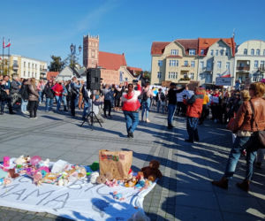 Demonstracja pod Sądem Rejonowym w Środzie Wielkopolskiej! Elena wróć! 