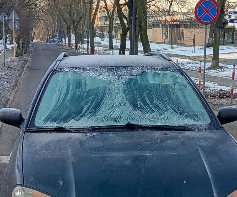 Z takimi szybami ruszył w drogę. Potrącił kobietę