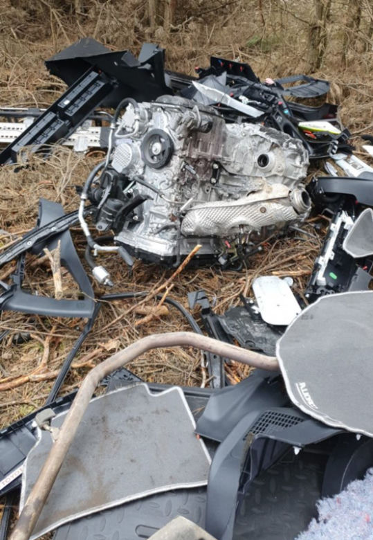 W dwie godziny rozłożyli auto na części
