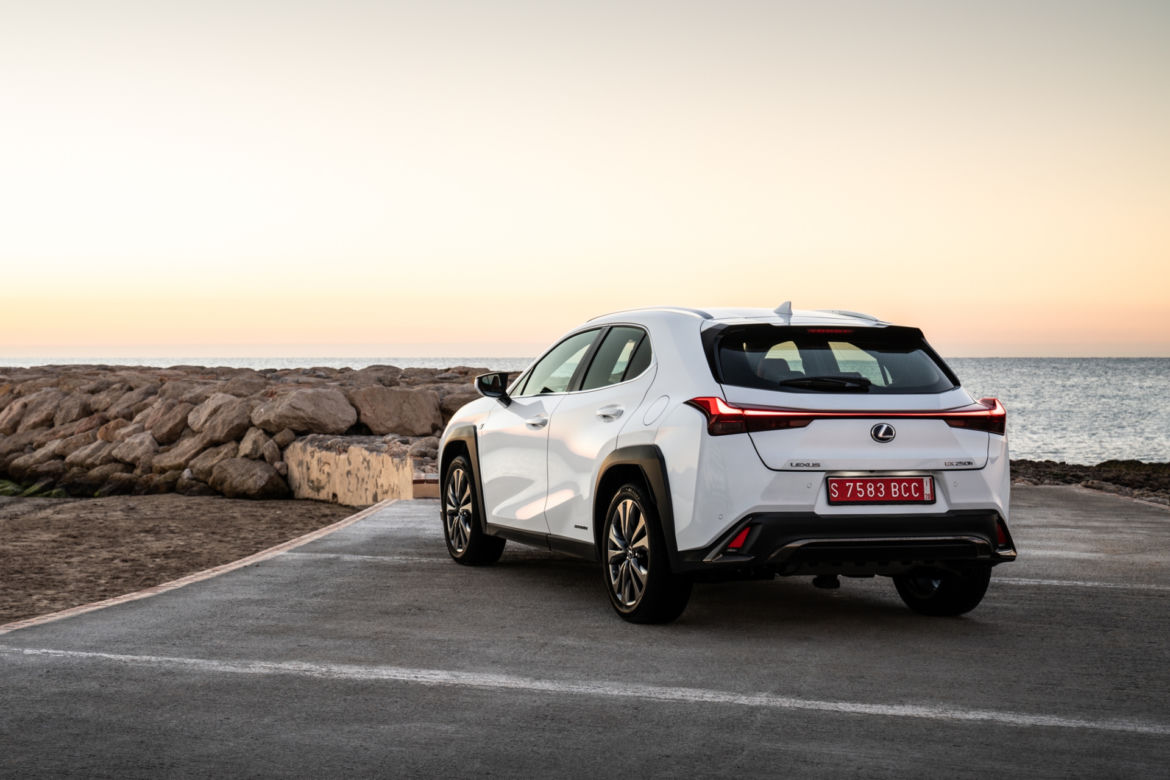 Lexus UX 250h E-Four F Sport