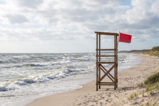 Sinice Darłowo. Czy w Darłowie można się kąpać 31.07? Flaga, warunki pogodowe