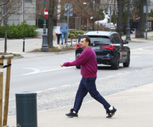 Michał Koterski z dziewczyną na spacerze