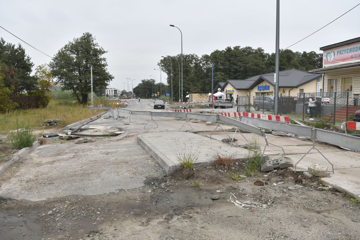 Rozgrzebali skrzyżowanie i zostawili. Wykonawca nowego ronda złożył wniosek o upadłość