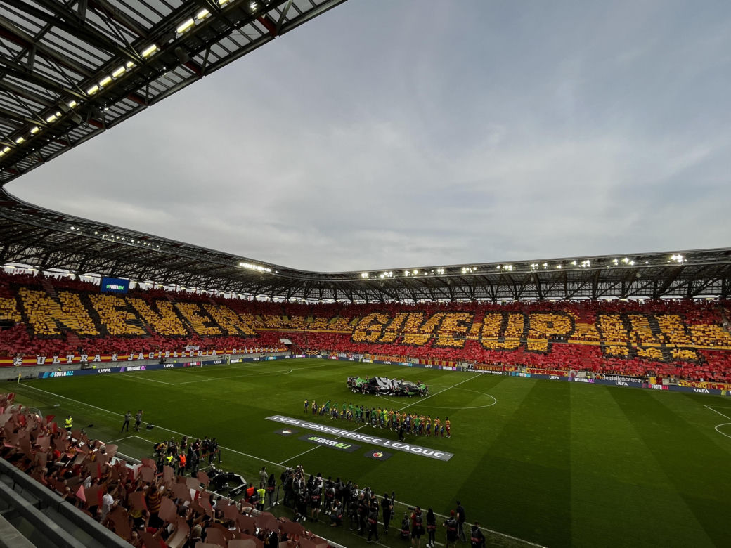 Kibice Jagiellonii Białystok przed meczem z Realem Betis 17.04.2025