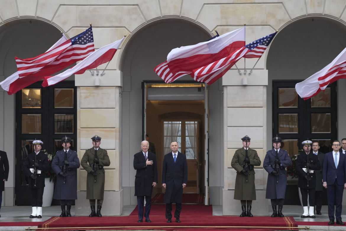 Powitanie prezydenta Joe Bidena przez Andrzeja Dudę