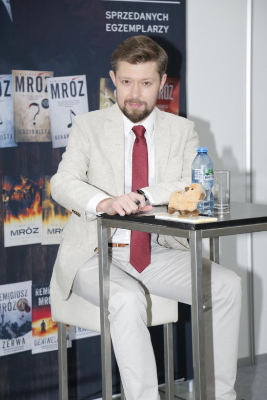 Remigiusz Mróz  zarobił miliony