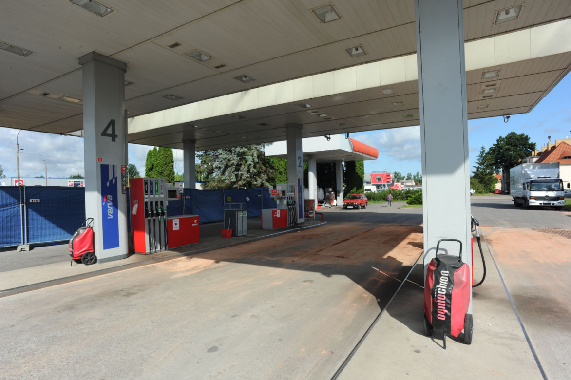 Koszalin: Pijany mężczyzna groził wysadzeniem stacji benzynowej