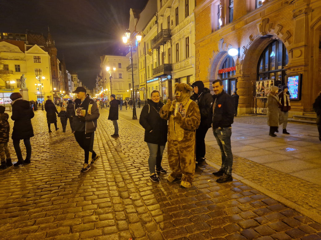 WOŚP 2024 w Toruniu: Tak wyglądał 32. Finał na starówce. Wolontariusze, atrakcje, koncerty