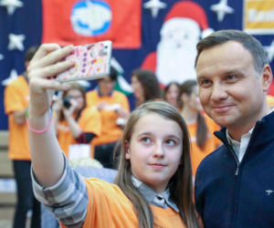 Para prezydencka spakowała paczki dla ubogich [ZDJĘCIA]