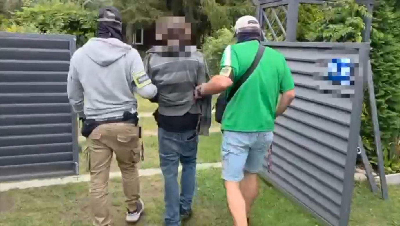 Działkowiec z Piaseczna obok pomidorów sadził marihuanę. Plantacja w rękach policji