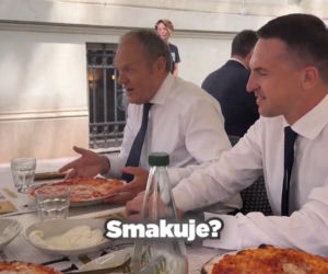 Premier Tusk skoczył na włoską pizzę! Pizza for Donald!