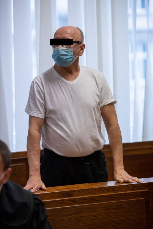 Zabił kolegę siekierą i mieszkał ze zwłokami