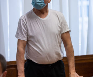 Zabił kolegę siekierą i mieszkał ze zwłokami