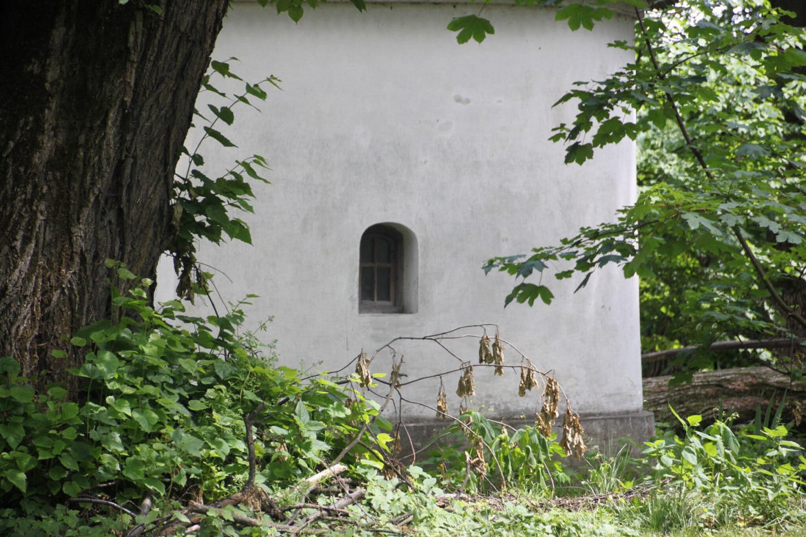 To sławny dwór w Małopolsce. Skrywa mrożącą krew w żyłach tajemnicę