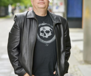 Krzysztof Skiba i jego wizerunek na przestrzeni lat. Tak zmieniał się lider Big Cyca
