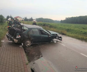 Szla. Z potworną mocą uderzył w betonowy przepust! NIE ŻYJE 21-latek!