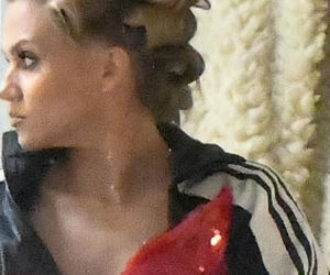 Agnieszka Kaczorowska w wałkach na głowie. Tak szykowała się na ramówkę TVP