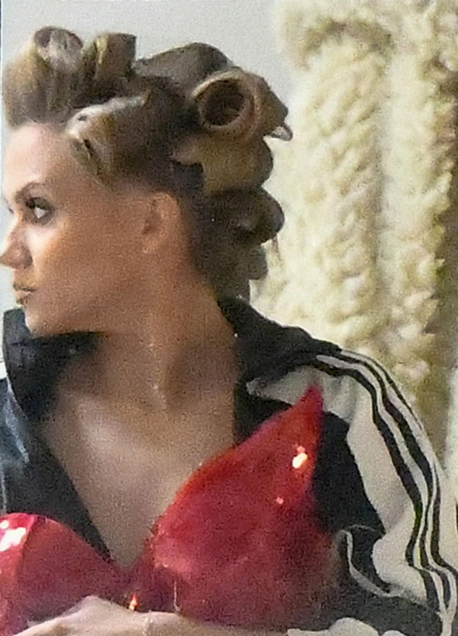 Agnieszka Kaczorowska w wałkach na głowie. Tak szykowała się na ramówkę TVP