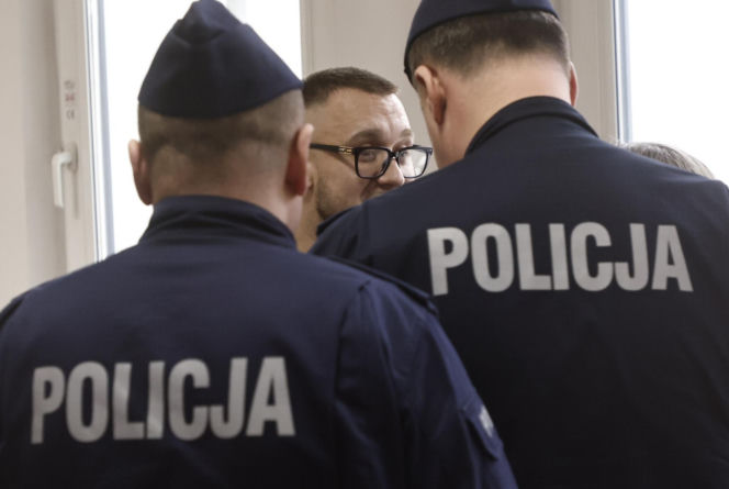 Łukasz Żak w sądzie. Sypie się linia obrony jego kolegów. Biegły: „Każdy ma obowiązek udzielenia pomocy”