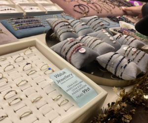 Pokémony, różowe gofry i zaskakujące różnice w cenach. Porównaliśmy łódzkie jarmarki