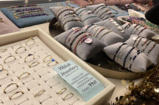 Pokémony, różowe gofry i zaskakujące różnice w cenach. Porównaliśmy łódzkie jarmarki