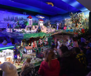 Ruchoma szopka bożonarodzeniowa w kościele zakonu Redemptorystów o. Rydzyka