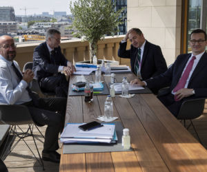 Przywiózł z Unii 700 milardów!