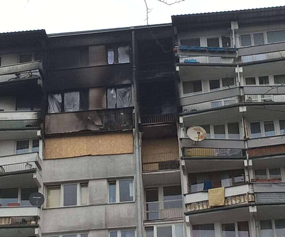 Pożar zniszczył mieszkania na górnych piętrach wieżowca