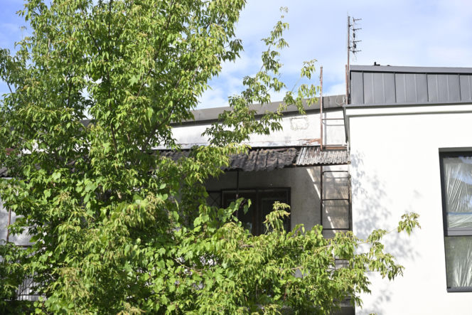 Smutny widok domu Kaczyńskiego. Willa na Żoliborzu się sypie
