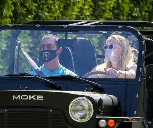 Ciężarna Sophie Turner i Joe Jonasa w elektrycznej terenówce