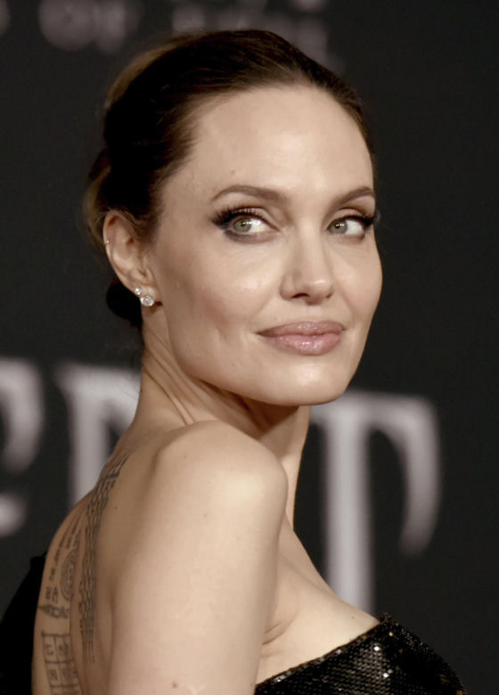Angelina Jolie poderwała 26-latka! 48-latka przyłapana na randce