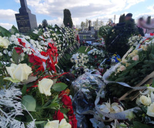 Obok niego spoczął poseł Łukasz Litewka. Kim był Aleksander Widera?