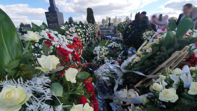 Obok niego spoczął poseł Łukasz Litewka. Kim był Aleksander Widera?