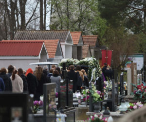 Porwali i skatowali Adriana z Ciechanowa. Bliscy żegnają 23-latka