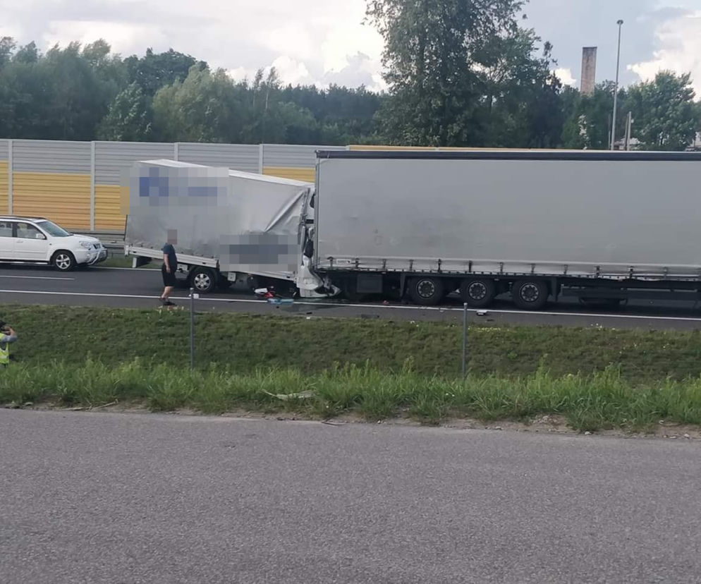 Tragiczny wypadek na S8. Nie żyje jedna osoba. Kabina busa zniszczona