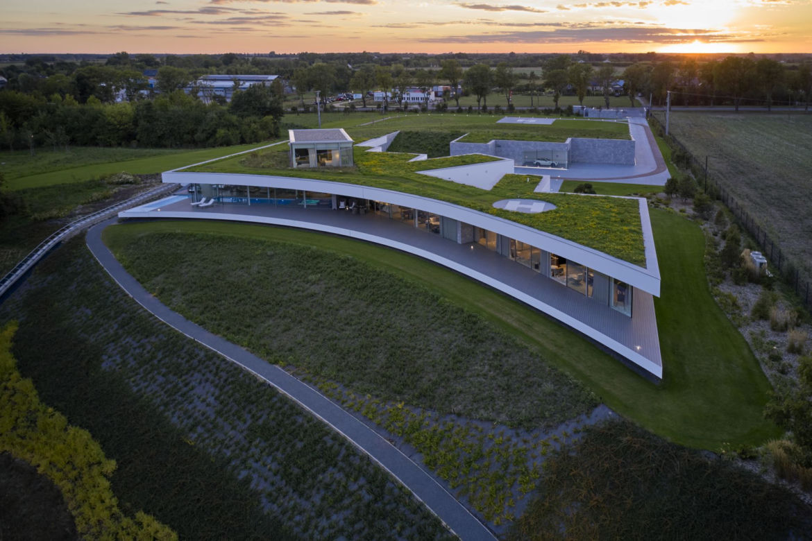Dune House willa pod Warszawą. Autorem projektu jest Przemek Olczyk z Mobius Architekci