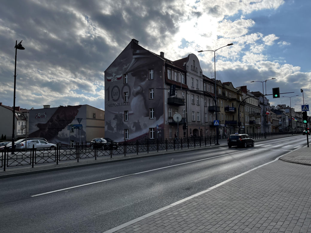   Ełk. Tłumy turystow odwiedzają to miasto. Jest największym na Mazurach