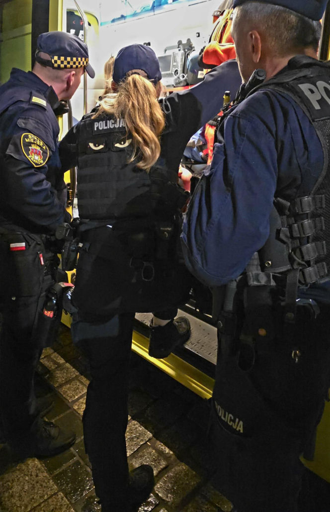 Kobieta pobita i spryskana gazem na rynku w Krakowie. Miała rozerwane ucho