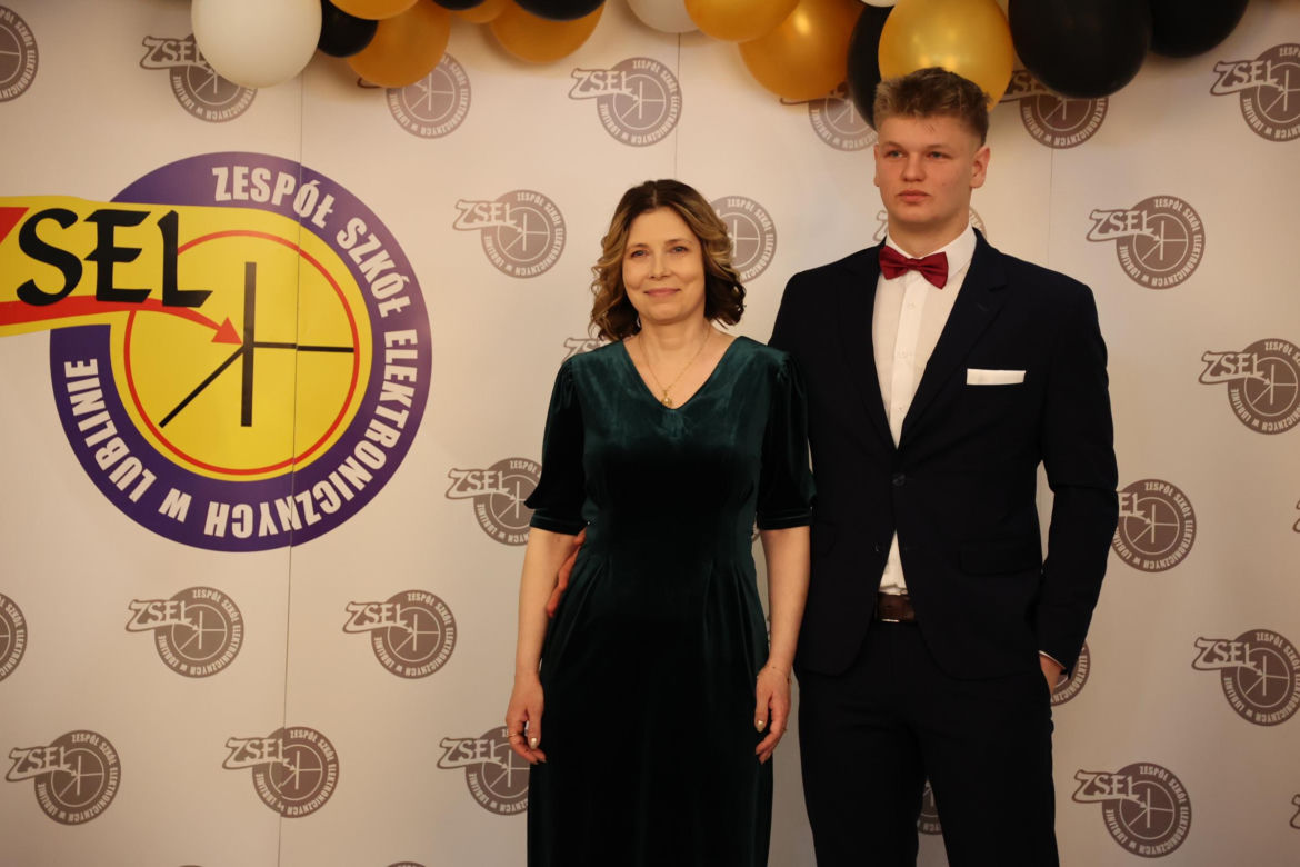 Studniówka Zespołu Szkół Elektronicznych w Lublinie. Tak bawią się tegoroczni maturzyści! 